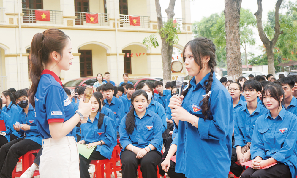  "Gia sư áo xanh" - Mùa hè cho đi và bài học nhận lại